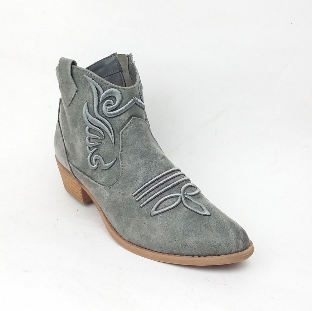 Qupid Western Stitchwork Pointy Toe Ankle Boots